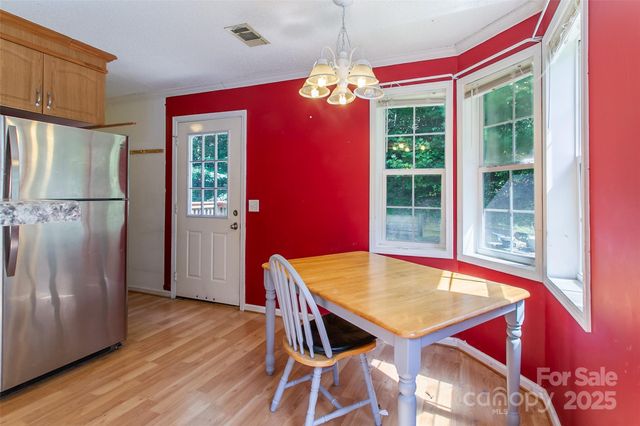 11 Grand Canyon Drive, Hendersonville, NC 28792