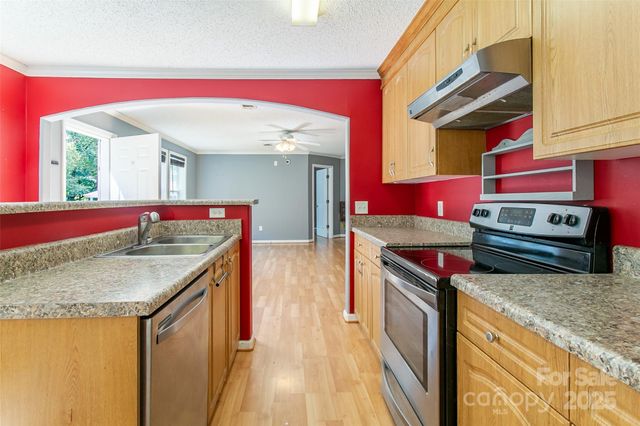 11 Grand Canyon Drive, Hendersonville, NC 28792