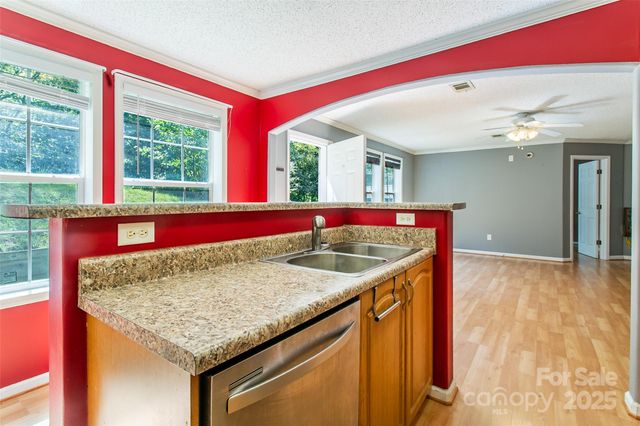11 Grand Canyon Drive, Hendersonville, NC 28792