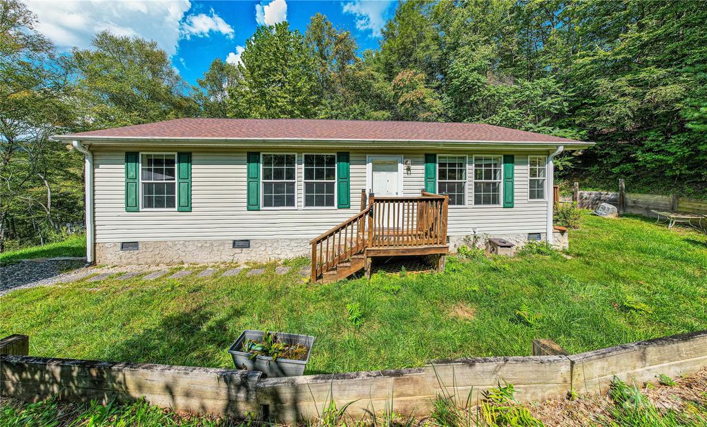 11 Grand Canyon Drive, Hendersonville, NC 28792