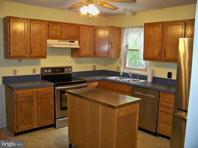 1968 WILDERNESS RD, Lancaster, PA 17603