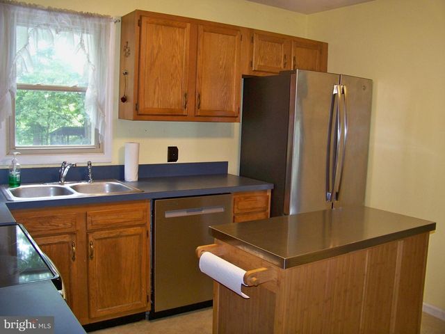 1968 WILDERNESS RD, Lancaster, PA 17603