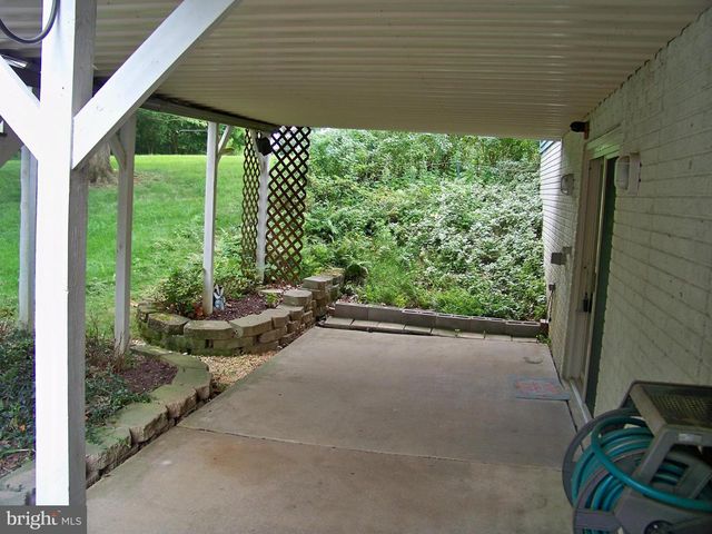 1968 WILDERNESS RD, Lancaster, PA 17603