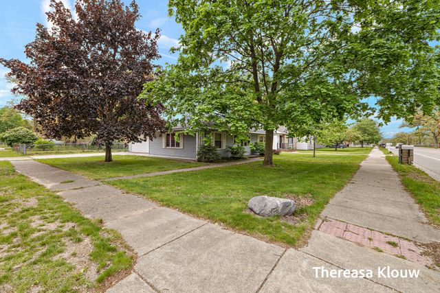 710 Quarterline Road, Muskegon Twp, MI 49442
