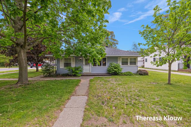 710 Quarterline Road, Muskegon Twp, MI 49442
