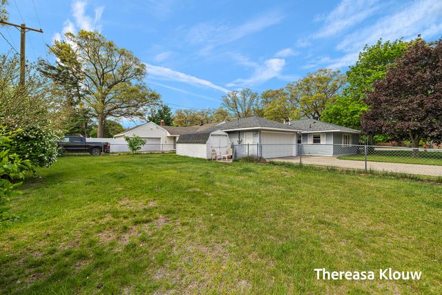 710 Quarterline Road, Muskegon Twp, MI 49442