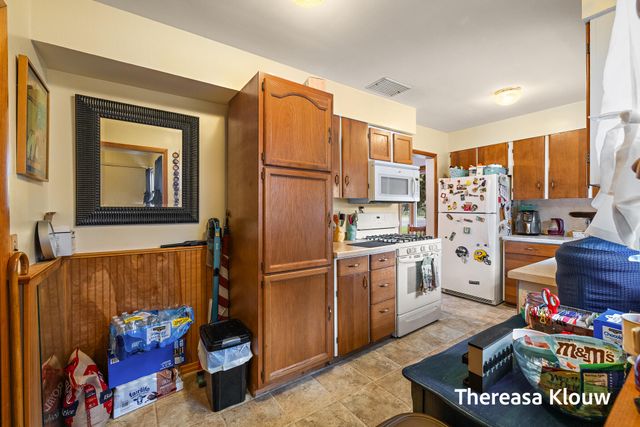 710 Quarterline Road, Muskegon Twp, MI 49442
