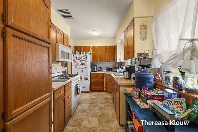 710 Quarterline Road, Muskegon Twp, MI 49442
