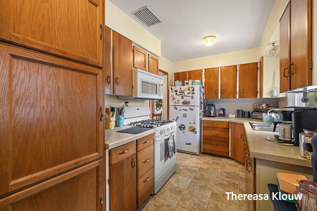 710 Quarterline Road, Muskegon Twp, MI 49442