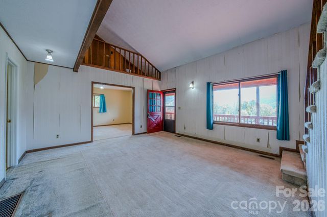 42 Camelfield Road, Weaverville, NC 28787