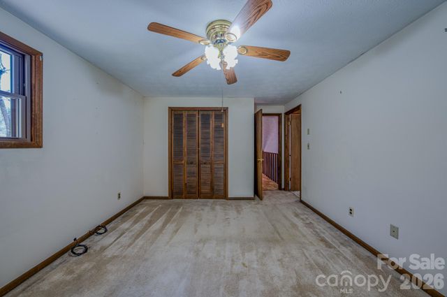 42 Camelfield Road, Weaverville, NC 28787