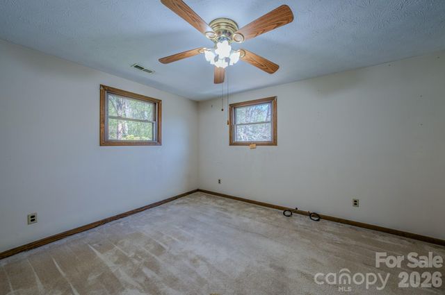 42 Camelfield Road, Weaverville, NC 28787