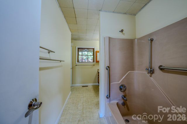 42 Camelfield Road, Weaverville, NC 28787