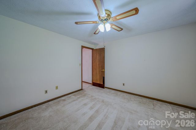 42 Camelfield Road, Weaverville, NC 28787