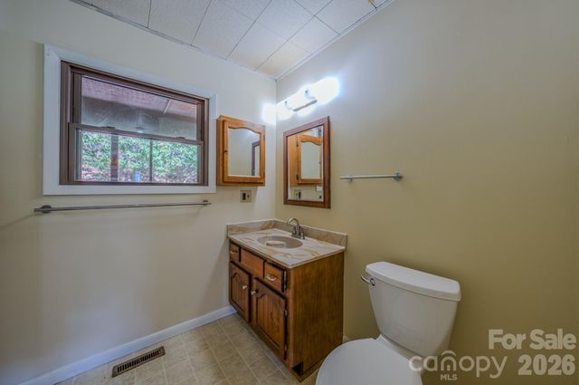 42 Camelfield Road, Weaverville, NC 28787