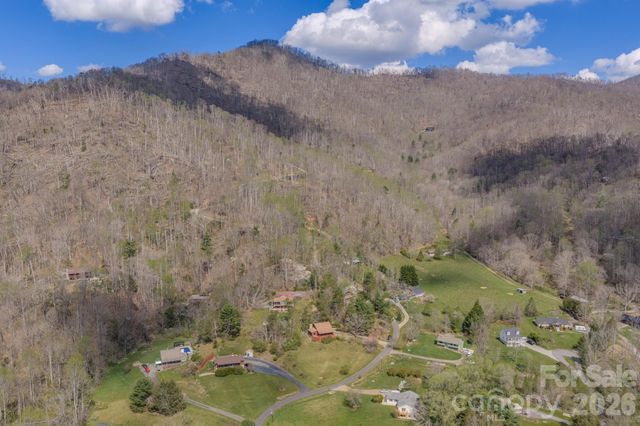 42 Camelfield Road, Weaverville, NC 28787