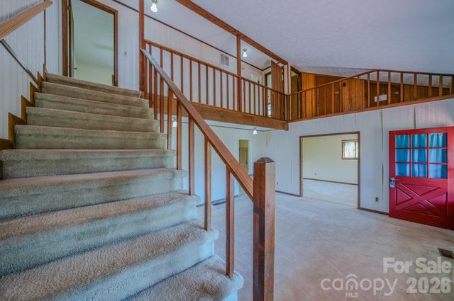 42 Camelfield Road, Weaverville, NC 28787