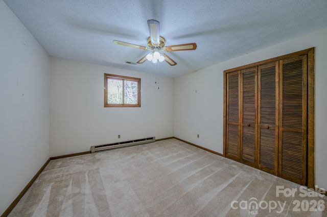 42 Camelfield Road, Weaverville, NC 28787