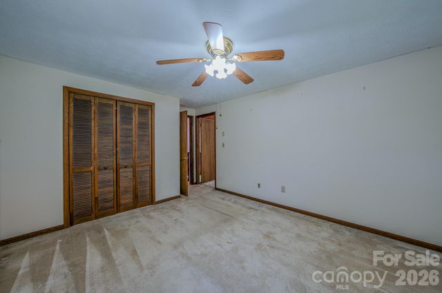 42 Camelfield Road, Weaverville, NC 28787