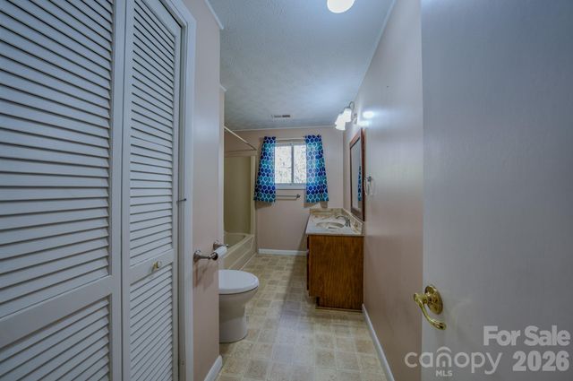 42 Camelfield Road, Weaverville, NC 28787