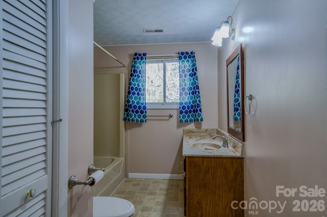 42 Camelfield Road, Weaverville, NC 28787