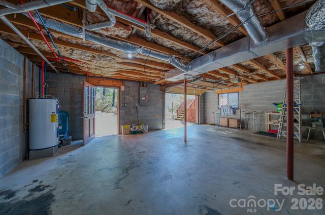 42 Camelfield Road, Weaverville, NC 28787