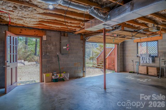 42 Camelfield Road, Weaverville, NC 28787