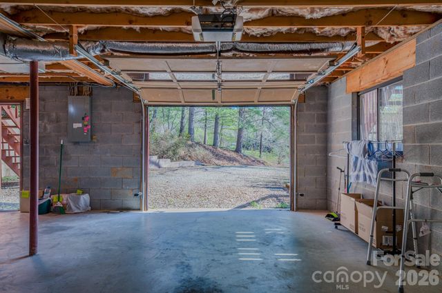 42 Camelfield Road, Weaverville, NC 28787