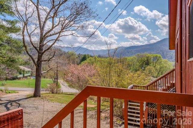 42 Camelfield Road, Weaverville, NC 28787