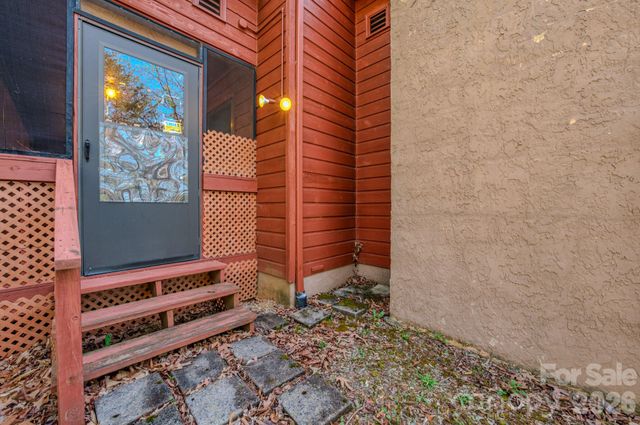 42 Camelfield Road, Weaverville, NC 28787
