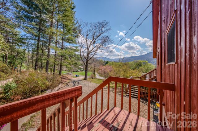 42 Camelfield Road, Weaverville, NC 28787