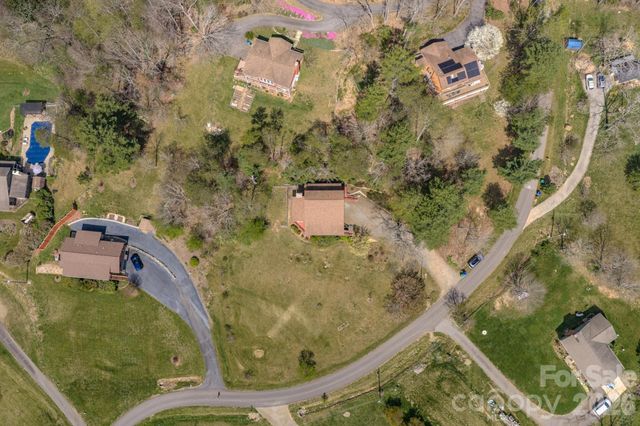 42 Camelfield Road, Weaverville, NC 28787