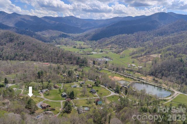 42 Camelfield Road, Weaverville, NC 28787