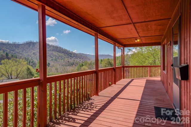 42 Camelfield Road, Weaverville, NC 28787