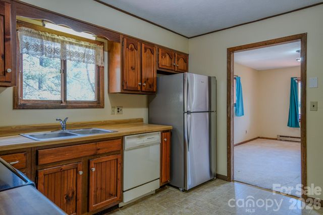 42 Camelfield Road, Weaverville, NC 28787
