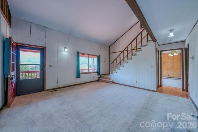 42 Camelfield Road, Weaverville, NC 28787