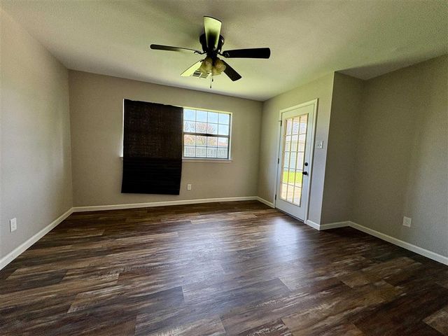 4909 W Saint Charles Ave Avenue, Lake Charles, LA 70605