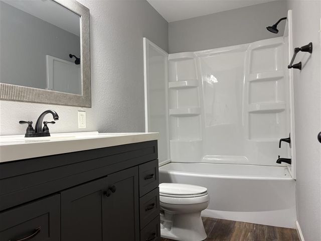 4909 W Saint Charles Ave Avenue, Lake Charles, LA 70605