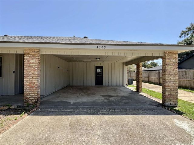 4909 W Saint Charles Ave Avenue, Lake Charles, LA 70605