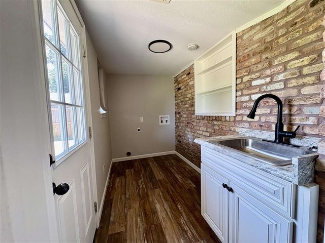 4909 W Saint Charles Ave Avenue, Lake Charles, LA 70605