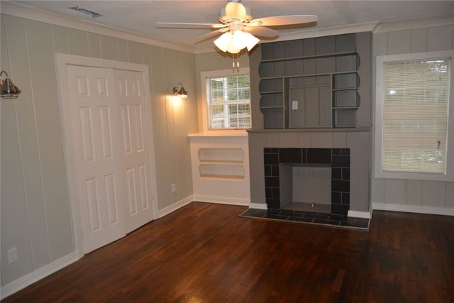 712 Cantey Avenue W, Fort Worth, TX 76110