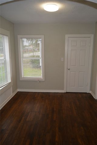 712 Cantey Avenue W, Fort Worth, TX 76110