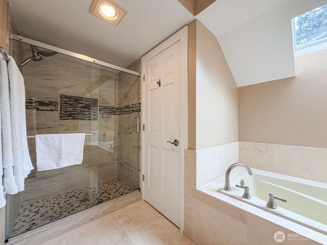 24504 SE 42nd PL, Sammamish, WA 98029