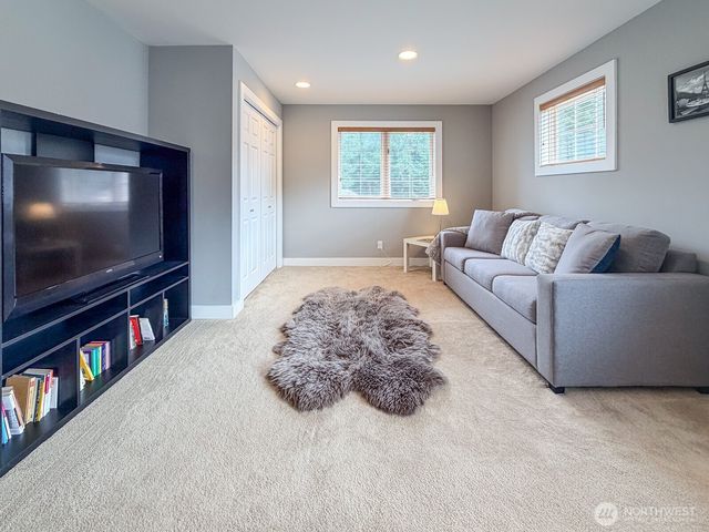 24504 SE 42nd PL, Sammamish, WA 98029