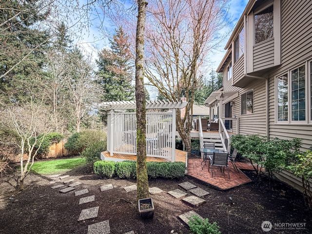 24504 SE 42nd PL, Sammamish, WA 98029
