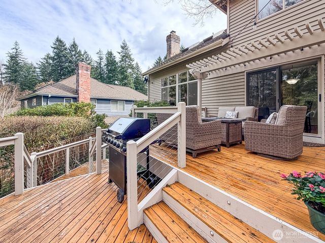 24504 SE 42nd PL, Sammamish, WA 98029