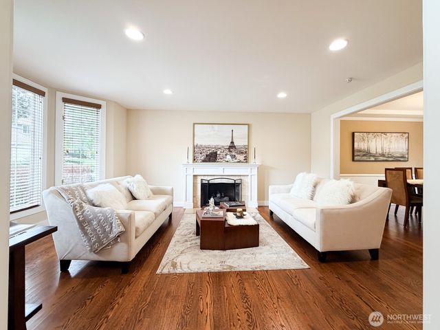 24504 SE 42nd PL, Sammamish, WA 98029