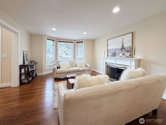 24504 SE 42nd PL, Sammamish, WA 98029