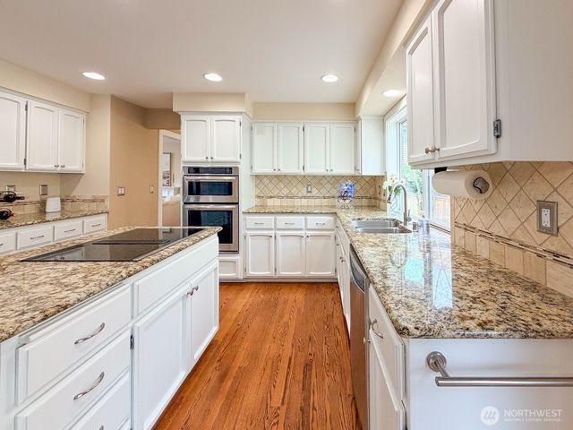 24504 SE 42nd PL, Sammamish, WA 98029