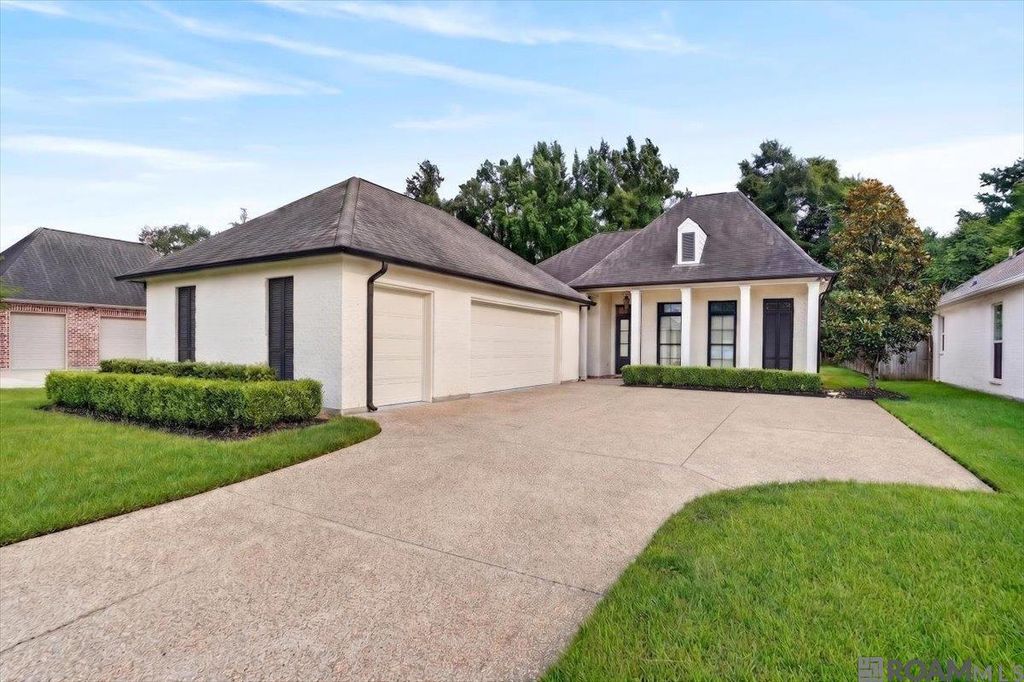 37349 Whispering Hollow Ave, Prairieville, LA 70754